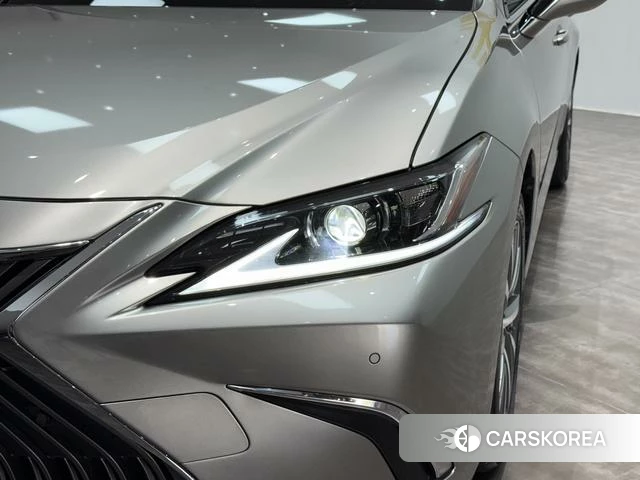 Lexus ES 2021 Серебристо-серый из Китая, фото 5