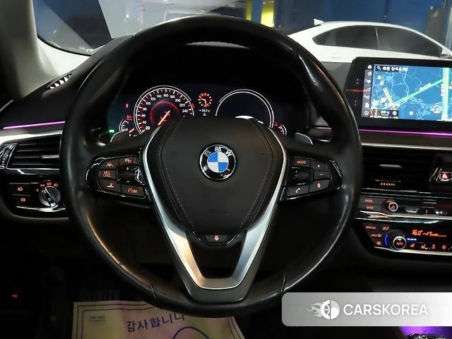 BMW 5 Series (G30) 2018 Белый из Кореи, фото 5