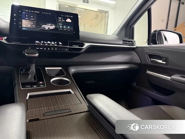 Toyota Grevia 2024 Черный из Китая, фото 5
