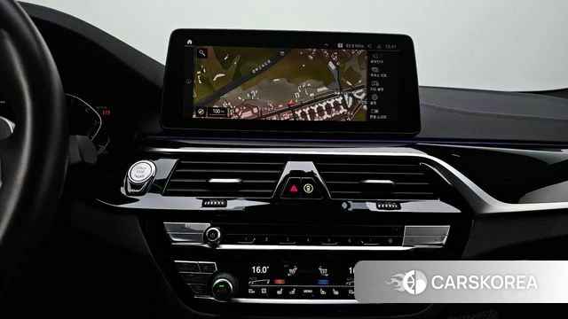 BMW 5 Series (G30) 2022 Белый из Кореи, фото 5