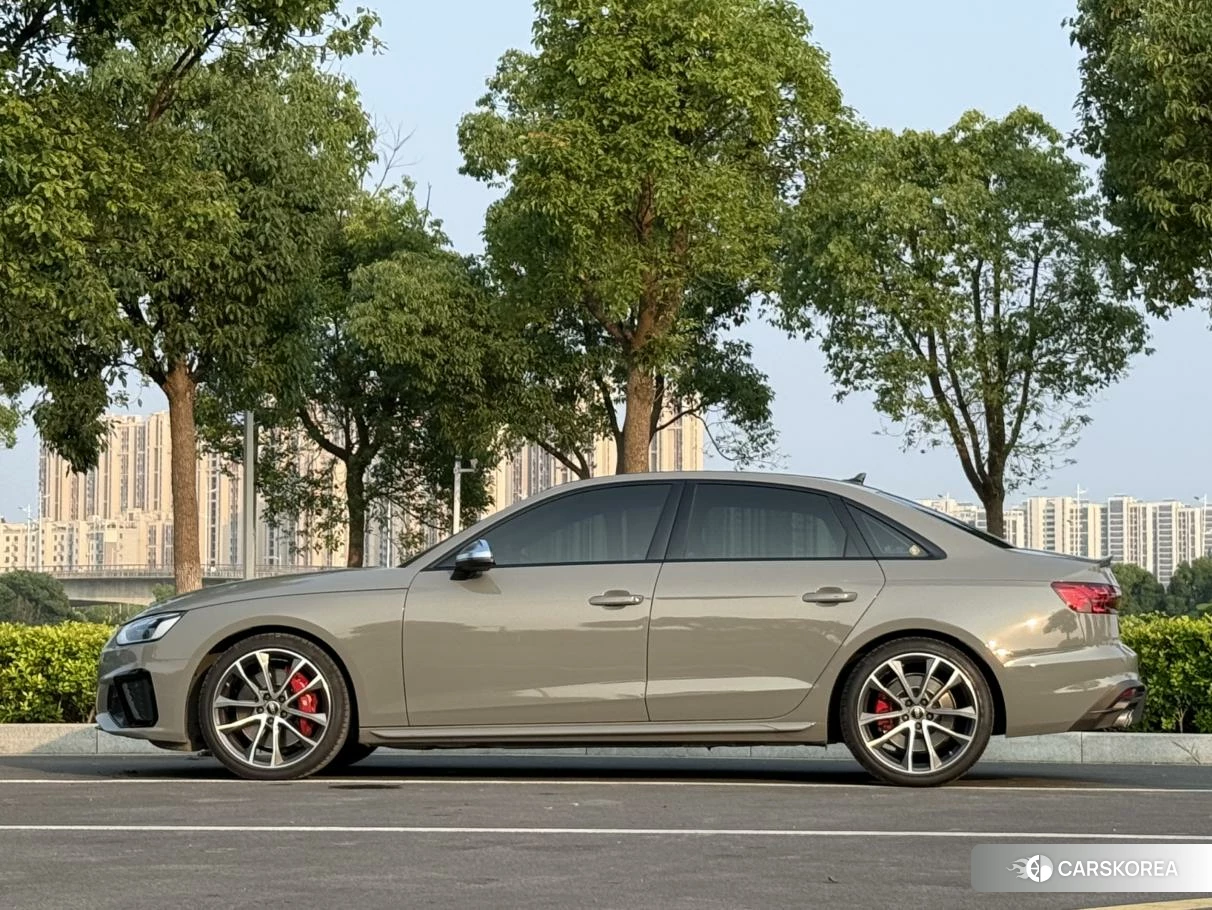 Audi S4 2021 Темно-серый из Китая, фото 5