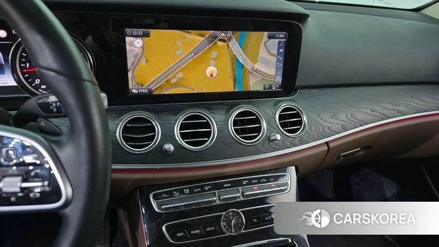 Mercedes-Benz E-Class W213 2020 Белый из Кореи, фото 5