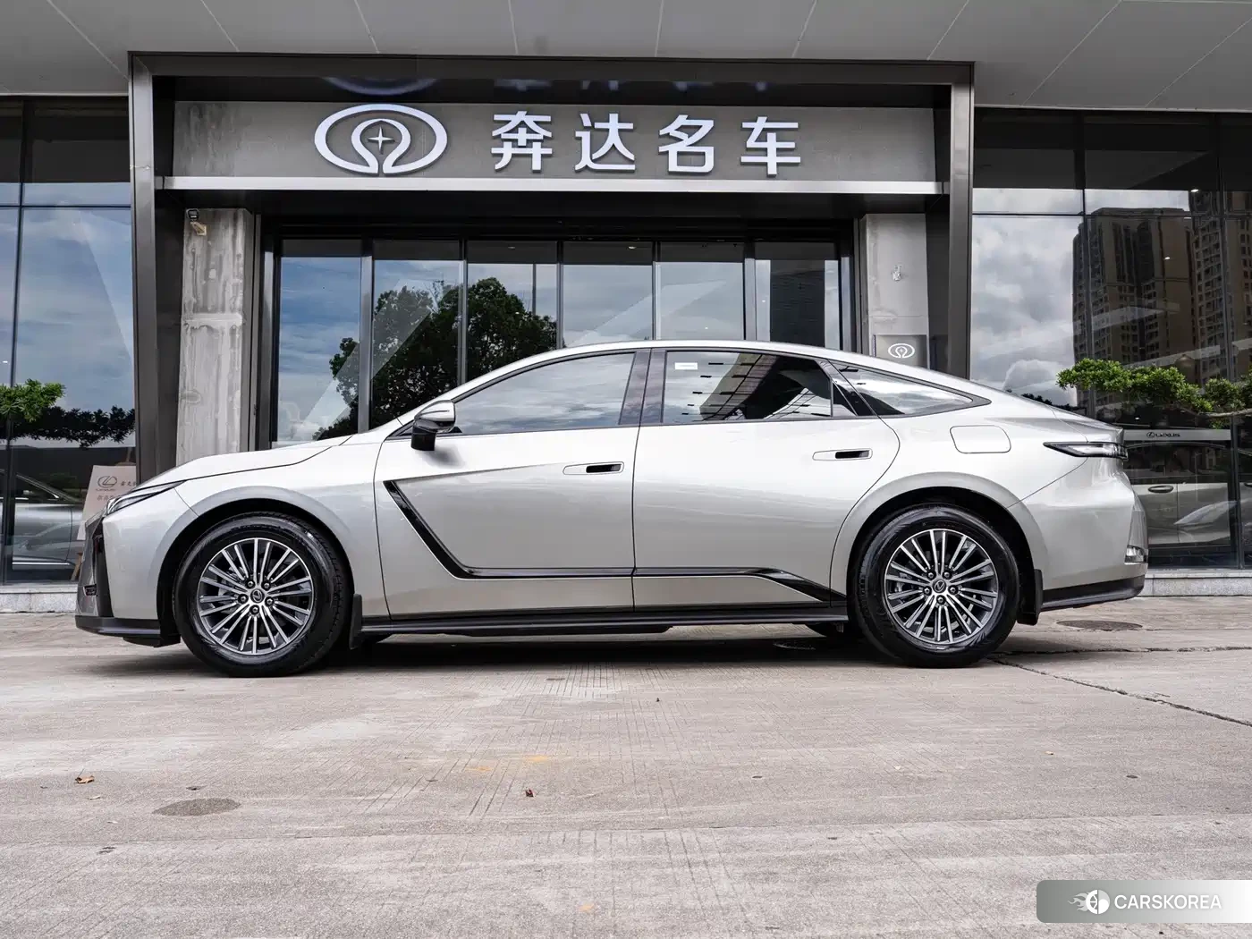 Lexus ES 2026 Silver/gray из Китая, фото 5
