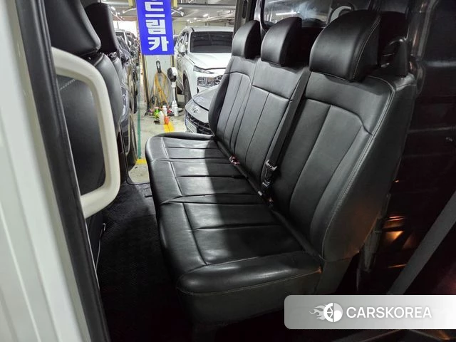 Hyundai Staria 2023 Белый из Кореи, фото 5