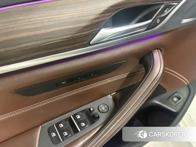 BMW 5 Series (G30) 2018 Белый из Кореи, фото 5