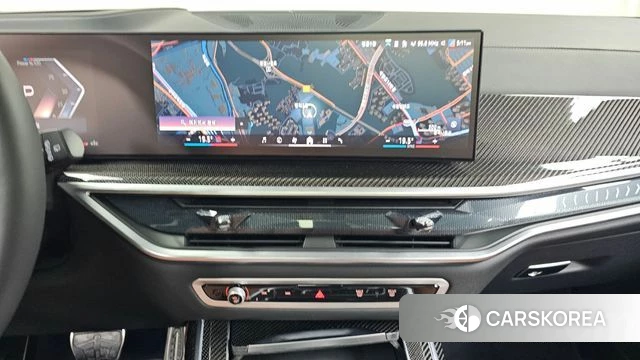 BMW X7 (G07) 2024 Светло-серебряный цвет из Кореи, фото 5
