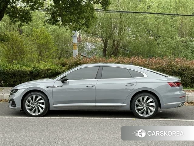 Volkswagen CC 2023 Темно-серый из Китая, фото 5