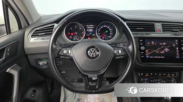 Volkswagen Tiguan second Generation 2019 Белый из Кореи, фото 5