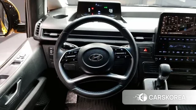 Hyundai Staria 2023 Желтый из Кореи, фото 5