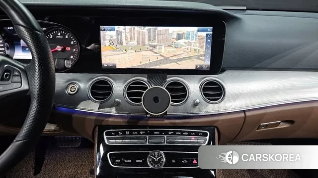 Mercedes-Benz E-Class W213 2018 Белый из Кореи, фото 5