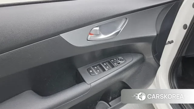 Kia The New K3 2nd generation 2023 Белый из Кореи, фото 5