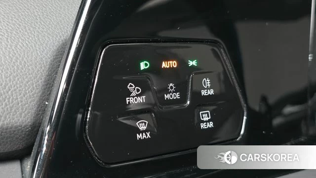 Volkswagen Golf 8th Generation 2023 Белый из Кореи, фото 5