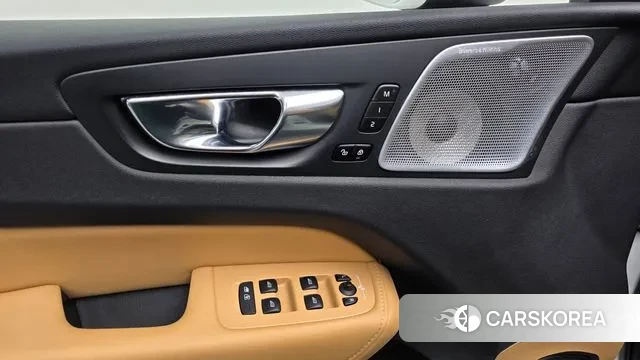 Volvo XC60 second Generation 2022 Белый из Кореи, фото 5