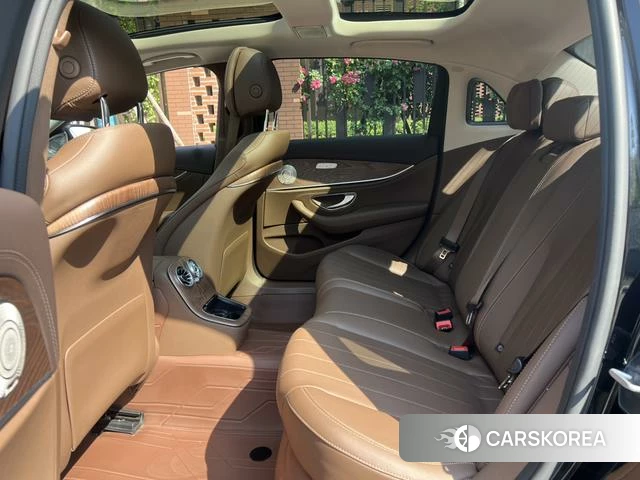 Mercedes-Benz E-class 2024 Черный из Китая, фото 5