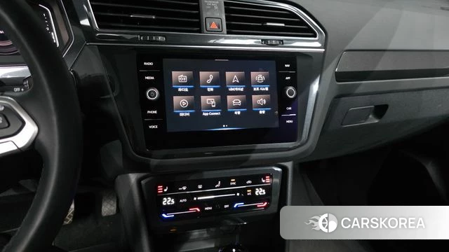 Volkswagen Tiguan second Generation 2022 Серебристо-серый из Кореи, фото 5