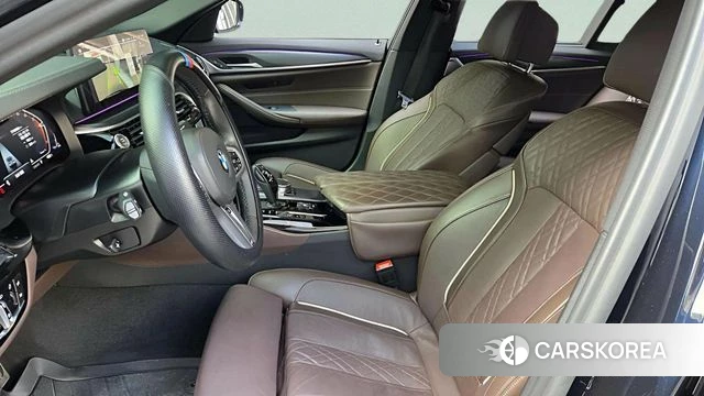 BMW 5 Series (G30) 2023 Черный из Кореи, фото 5