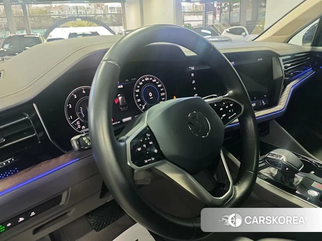 Volkswagen Touareg 2022 Коричневый из Китая, фото 5