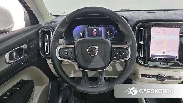 Volvo XC40 2023 Белый из Кореи, фото 5