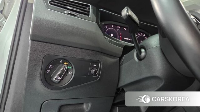 Volkswagen Tiguan second Generation 2020 Белый из Кореи, фото 5