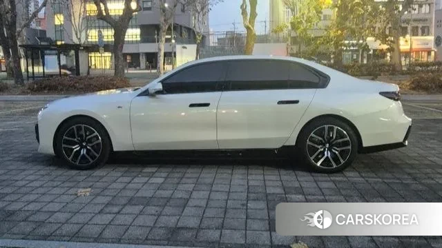 BMW i7 (G70) 2023 Белый из Кореи, фото 5