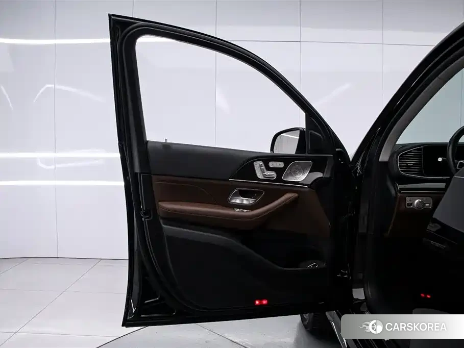 Mercedes-Benz GLE 2024 Черный из Китая, фото 6