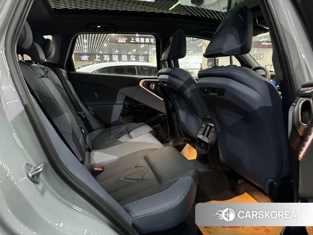 BMW X3 2025 Серебристо-серый из Китая, фото 5