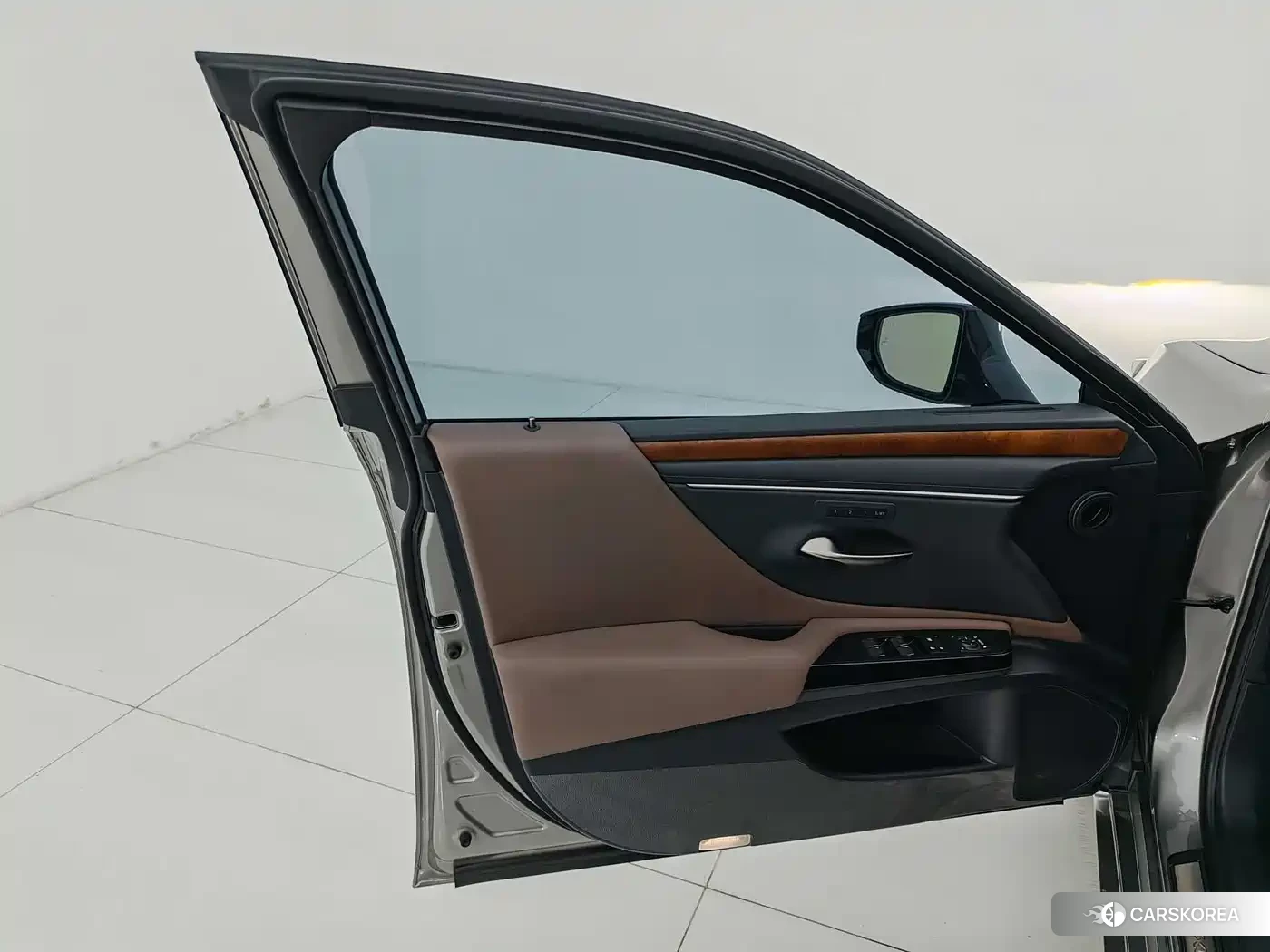 Lexus ES 2024 Champagne/brown из Китая, фото 5