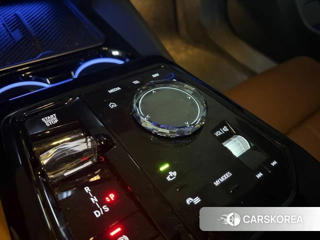 BMW 5 Series (G60) 2025 Песочный из Кореи, фото 5