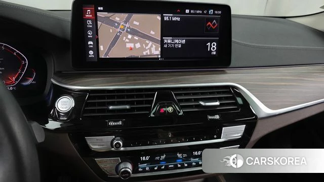BMW 5 Series (G30) 2021 Синий из Кореи, фото 5