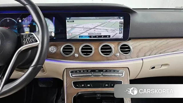 Mercedes-Benz E-Class W213 2021 Белый из Кореи, фото 5