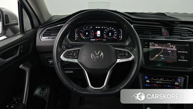 Volkswagen Tiguan Allspace 2023 Белый из Кореи, фото 5