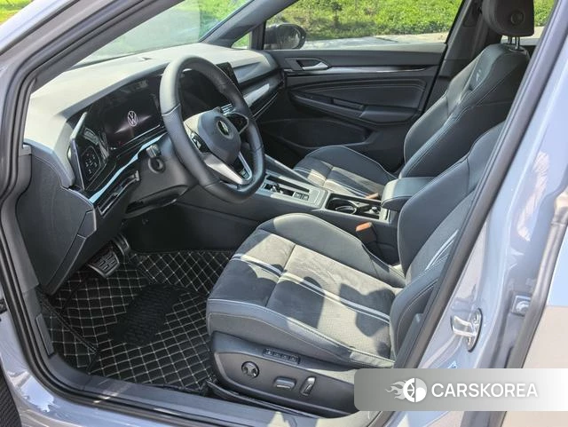 Volkswagen Golf 2024 Серебристо-серый из Китая, фото 5