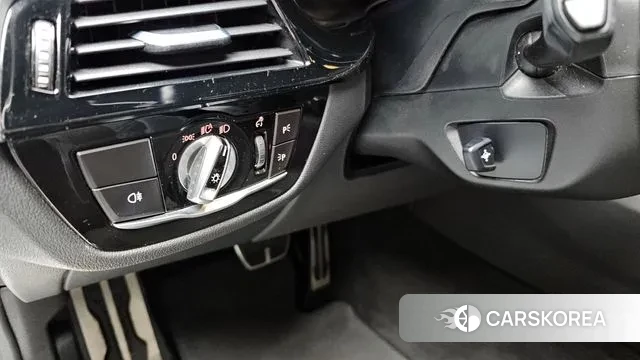 BMW 5 Series (G30) 2018 Белый из Кореи, фото 5