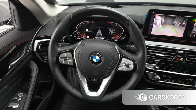 BMW 5 Series (G30) 2022 Серебристо-серый из Кореи, фото 5