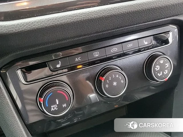 Volkswagen Tiguan second Generation 2018 Белый из Кореи, фото 5