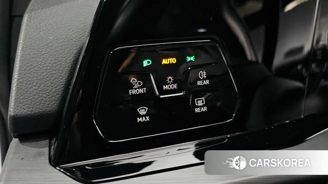 Volkswagen Golf 8th Generation 2023 Белый из Кореи, фото 5