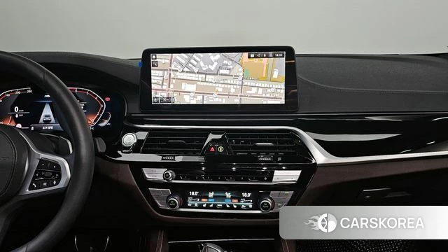 BMW 5 Series (G30) 2023 Белый из Кореи, фото 5