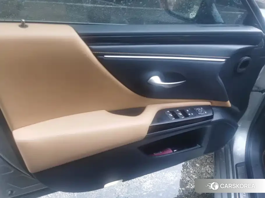 Lexus ES 2022 Silver/gray из Китая, фото 5