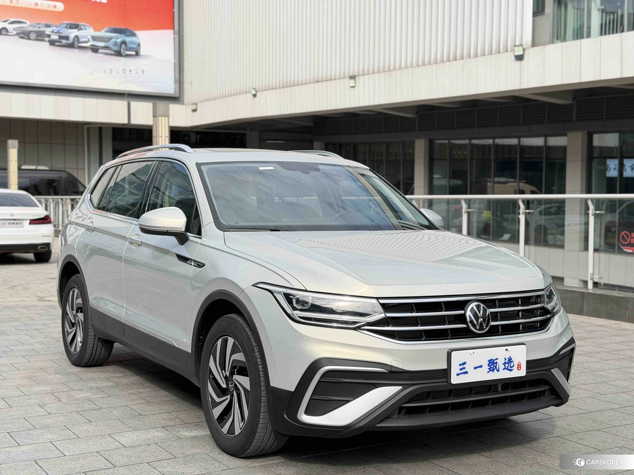 Volkswagen Tiguan L 2022 Шампань из Китая, фото 5