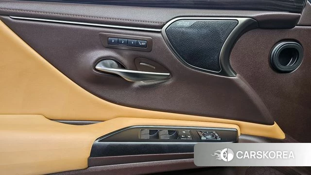 Lexus ES300h 7th generation 2019 Песочный из Кореи, фото 5