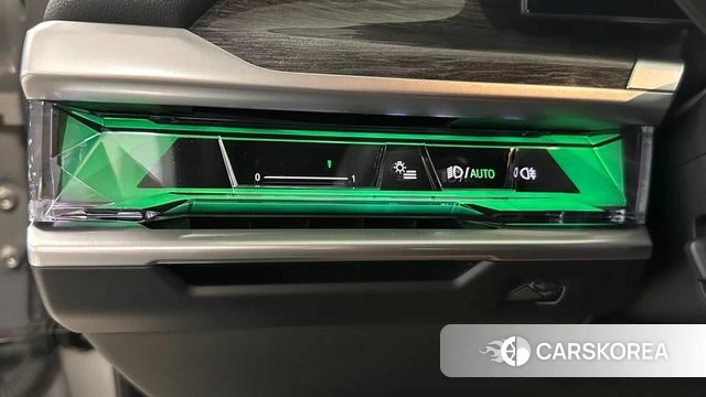 BMW 7 Series (G70) 2023 Песочный из Кореи, фото 5