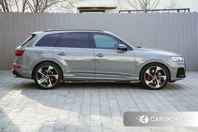 Audi SQ7 2024 Темно-серый из Китая, фото 5
