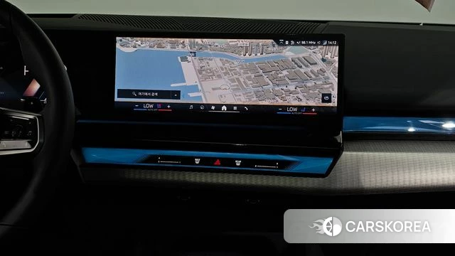 BMW 5 Series (G60) 2026 Светло-серебряный цвет из Кореи, фото 5