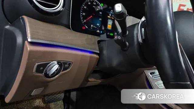 Mercedes-Benz E-Class W213 2021 Черный из Кореи, фото 5