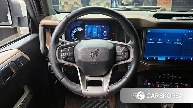 Ford Bronco 6th Generation 2023 Светло-серебряный цвет из Кореи, фото 5