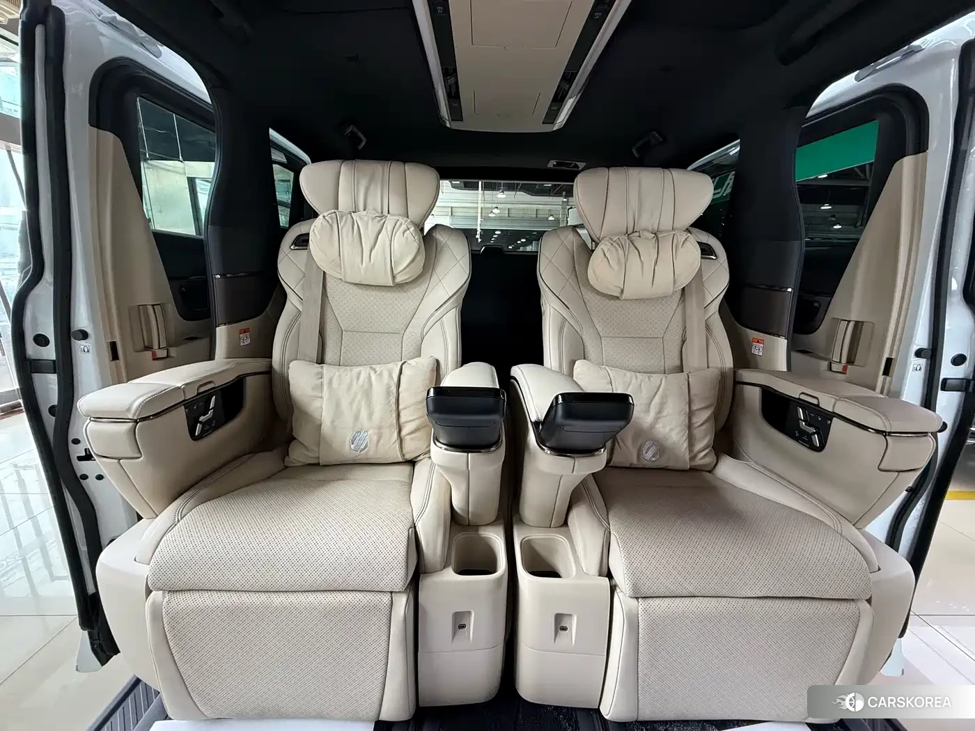 Toyota Alphard 2023 Белый из Китая, фото 5