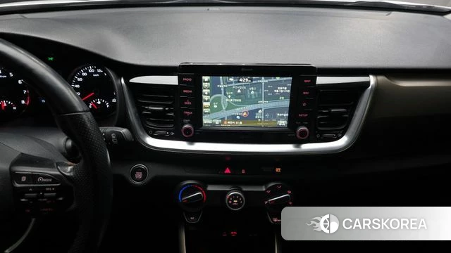 Kia Stonic 2018 Белый из Кореи, фото 5