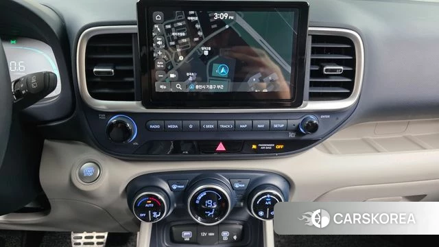 Hyundai Venue 2023 Серебряный двухцветный из Кореи, фото 5