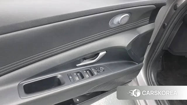 Hyundai Avante Hybrid (CN7) 2021 Серебристо-серый из Кореи, фото 5