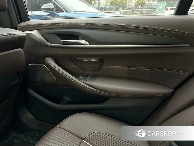BMW 5 series 2022 Белый из Китая, фото 5